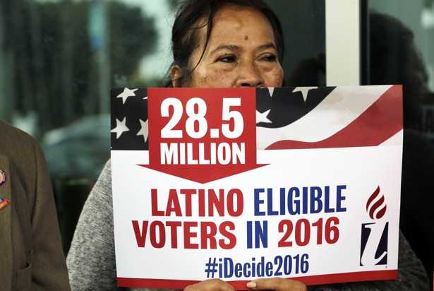 Clinton holds lead among young latinos