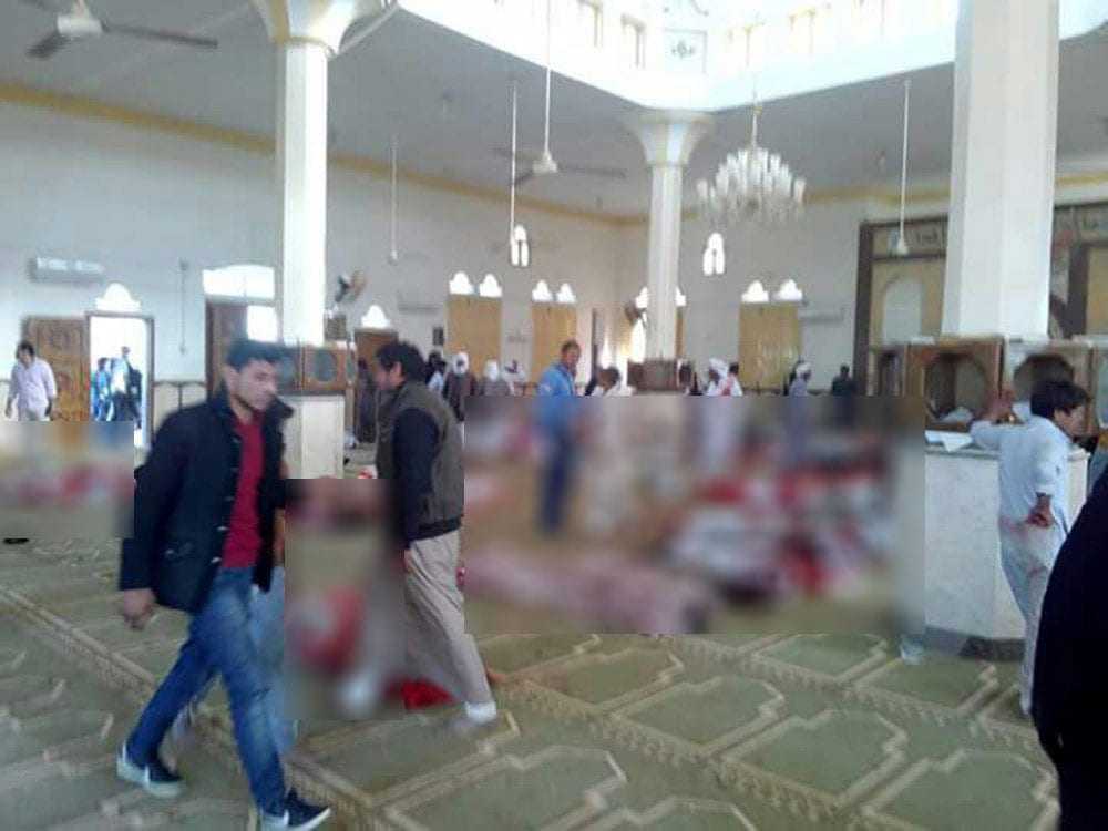 Παγκόσμιο σοκ από την αιματηρή βομβιστική επίθεση σε τέμενος στο βόρειο Σινά (ΦΩΤΟ-ΒΙΝΤΕΟ)