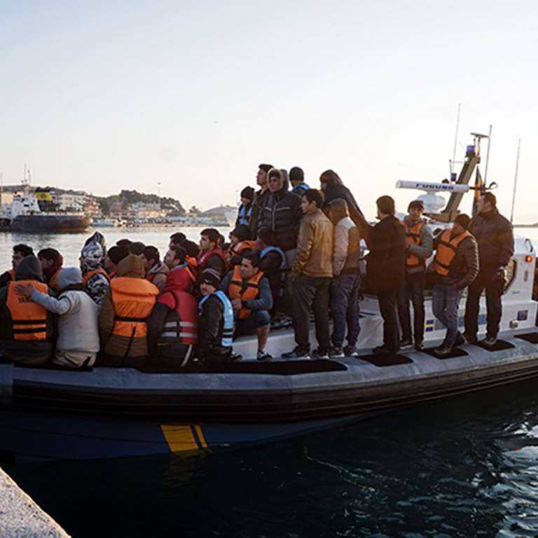 Οικογένειες Τούρκων δικαστικών αποβιβάστηκαν χθες στις Οινούσσες και ζητούν πολιτικό άσυλο