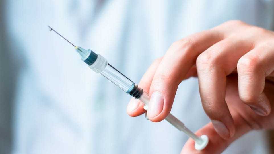ΠΟΕΔΗΝ: Δεν θα επιτρέψουμε την υποχρεωτικότητα εμβολιασμού των υγειονομικών!