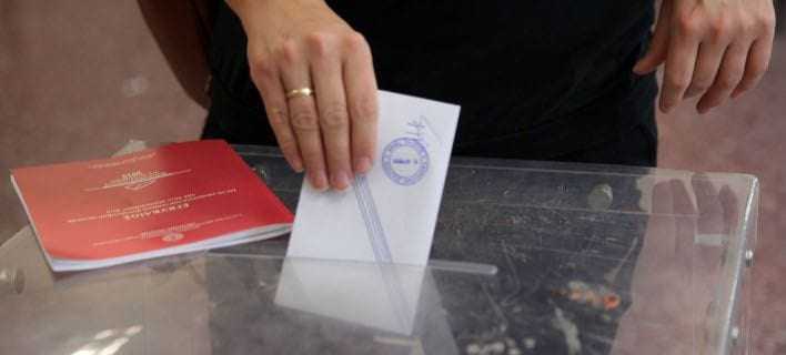 Public Issue: Το 60% θέλει πρόωρες εκλογές -71% η ΝΔ στην παράσταση νίκης