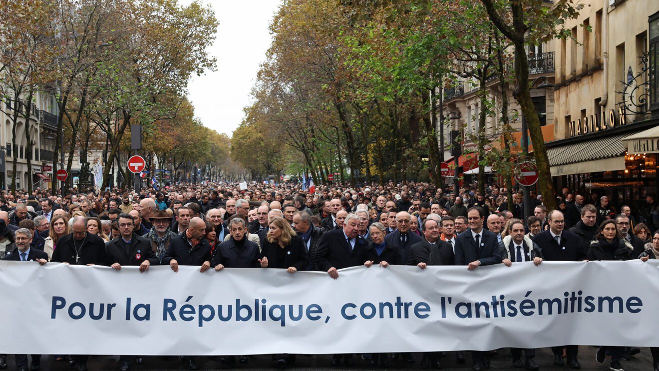 Χιλιάδες διαδηλωτές στους δρόμους της Γαλλίας κατά του αντισημιτισμού